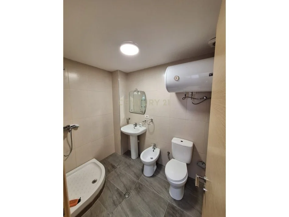 Tirane, shes apartament 2+1+2 , 99 m² 205.000 € (Kopshti Botanik Zoologjik)
