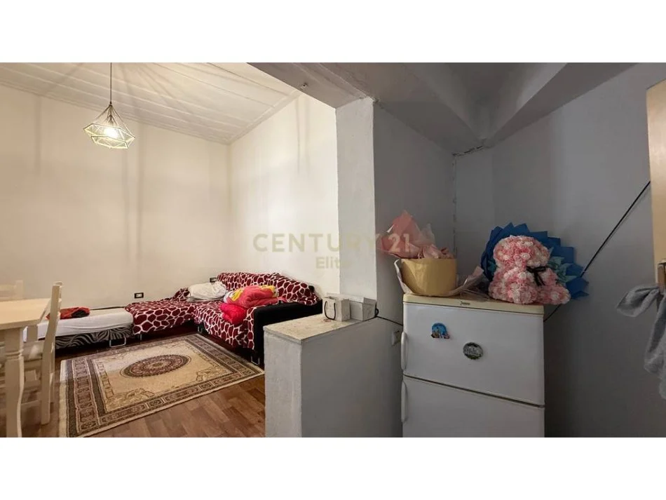 Shqiperi, jap me qera apartament 1+1 Kati 1, 70 m² 450 € (Rruga Elbasanit)
