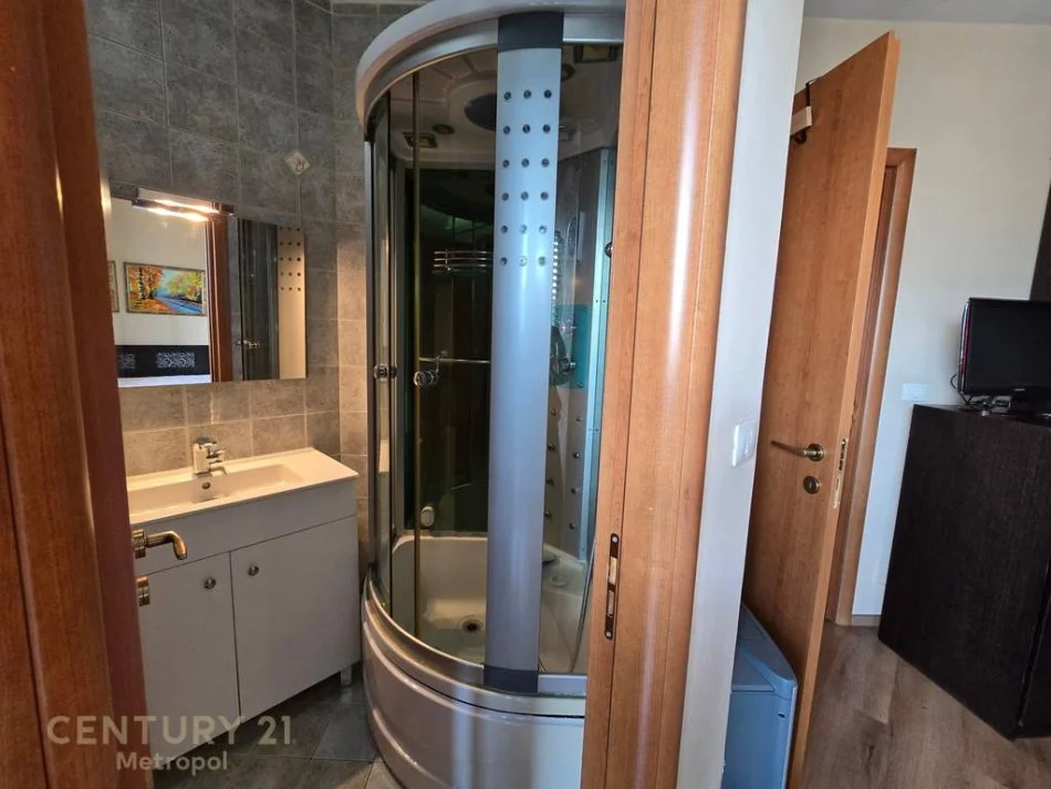 Tirane, jepet me qera apartament 2+1+Ballkon Kati 6, 115 m² 700 € (Metropol114665)