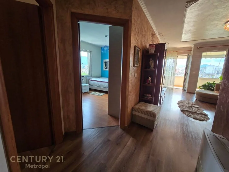 Tirane, jepet me qera apartament 2+1+Ballkon Kati 6, 115 m² 700 € (Metropol114665)