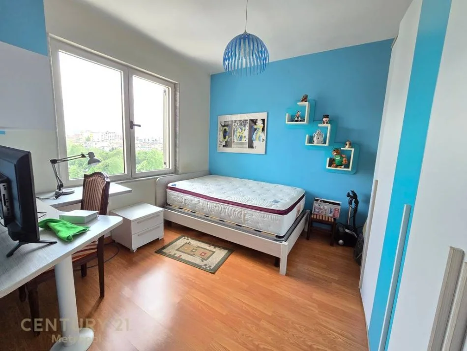 Tirane, jepet me qera apartament 2+1+Ballkon Kati 6, 115 m² 700 € (Metropol114665)