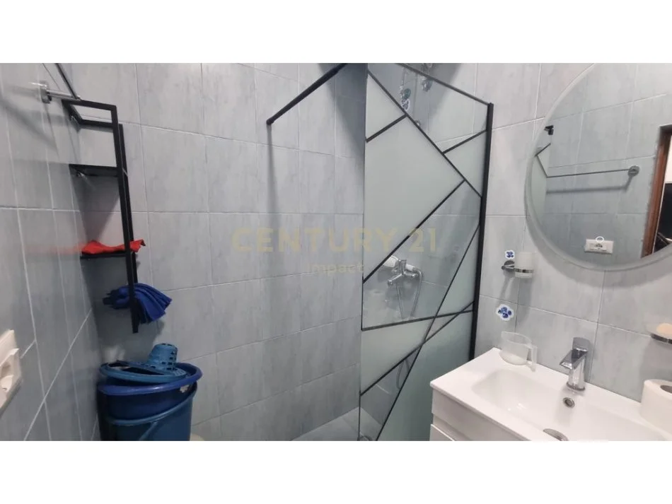 Tirane, jepet me qera apartament 2+1 Kati 1, 55 m² 451 € 