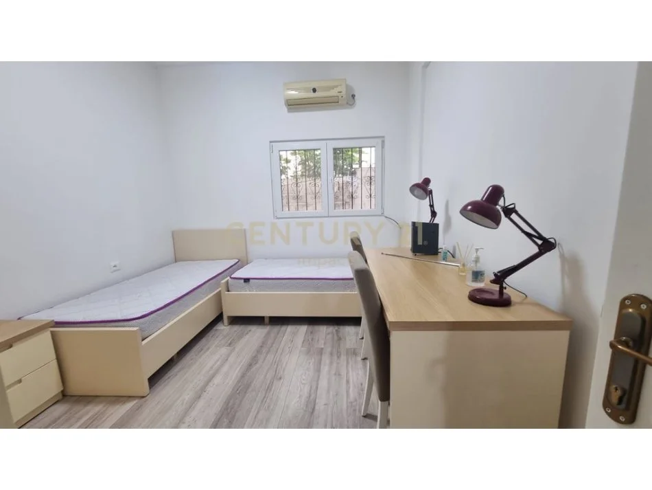 Tirane, jepet me qera apartament 2+1 Kati 1, 55 m² 451 € 