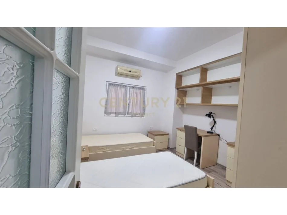 Tirane, jepet me qera apartament 2+1 Kati 1, 55 m² 451 € 