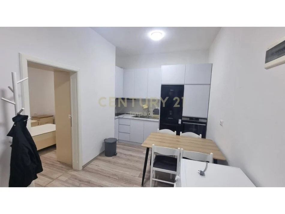 Tirane, jepet me qera apartament 2+1 Kati 1, 55 m² 451 € 