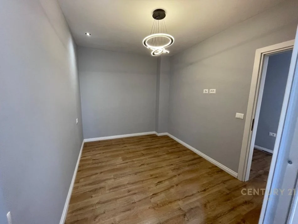 Tirane, shes apartament 1+1+Ballkon Kati 6, 49 m² 98.000 € (5 MAJ)