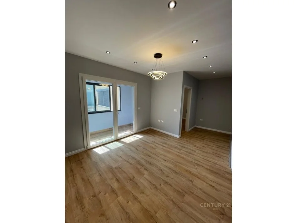 Tirane, shes apartament 1+1+Ballkon Kati 6, 49 m² 98.000 € (5 MAJ)