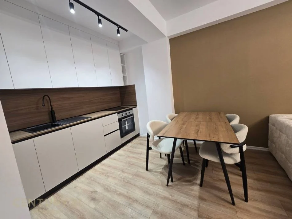 Tirane, shitet apartament 1+1+Ballkon Kati 0, 85 m² 157.000 € (Bulevardi i Majlindave)