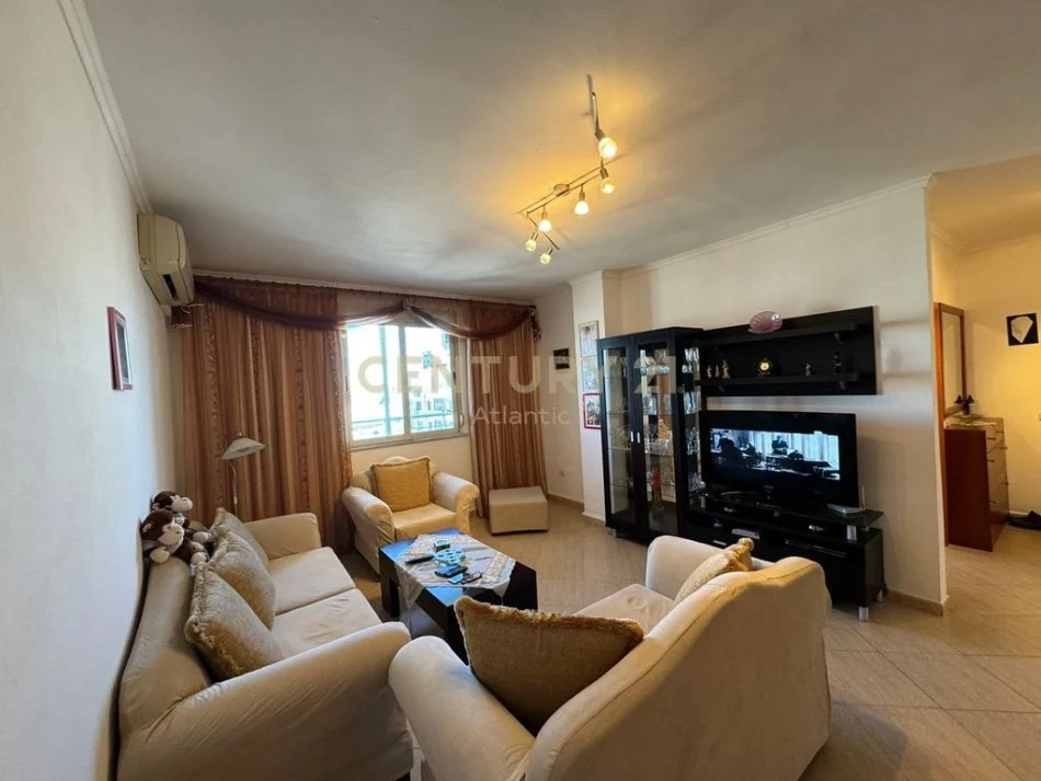Durres, jepet me qera apartament 2+1+Ballkon Kati 9, 117 m² 500 € (Durres Pran Flagship Center)