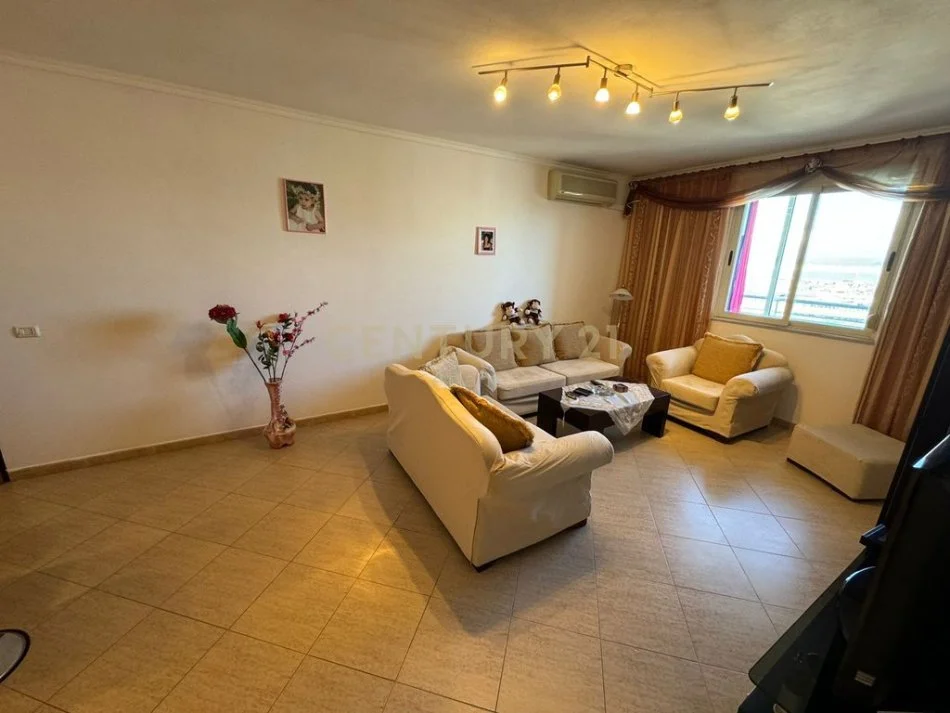 Durres, jepet me qera apartament 2+1+Ballkon Kati 9, 117 m² 500 € (Durres Pran Flagship Center)