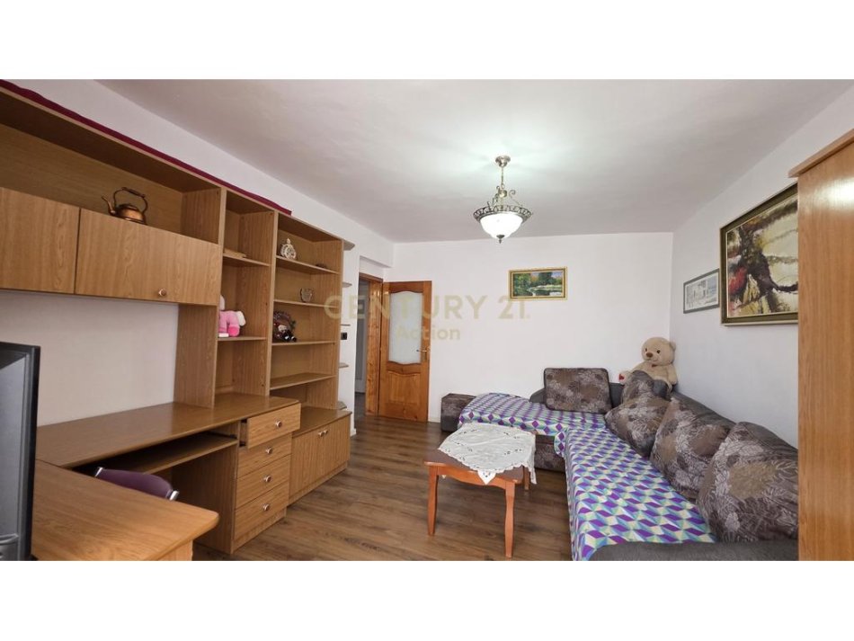 Tirane, jepet me qera apartament 2+1 Kati 5, 64 m² 500 € (ISH SHUSHICA)
