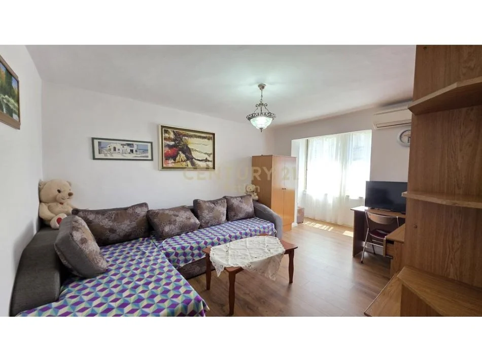 Tirane, jepet me qera apartament 2+1 Kati 5, 64 m² 500 € (Rruga Skender Luarasi)