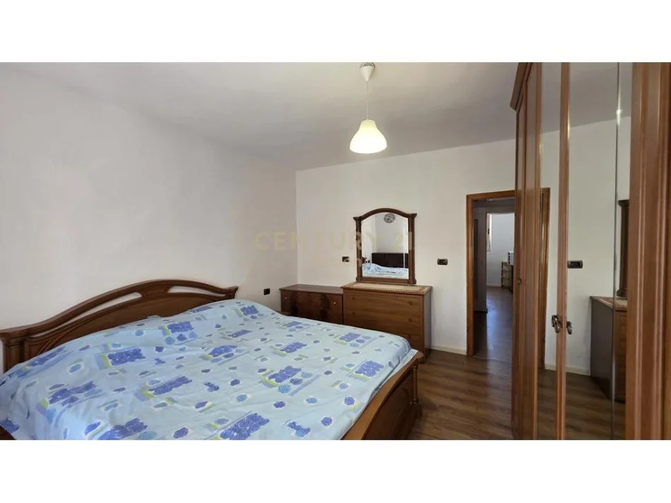 Tirane, jepet me qera apartament 2+1 Kati 5, 64 m² 500 € (Rruga Skender Luarasi)