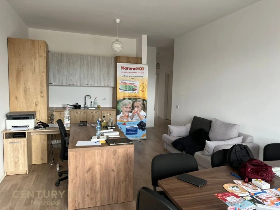 Tirane, jepet me qera 2+1 Kati 4, 100 m² 500 € (Rruga Kongresi i Manastirit)