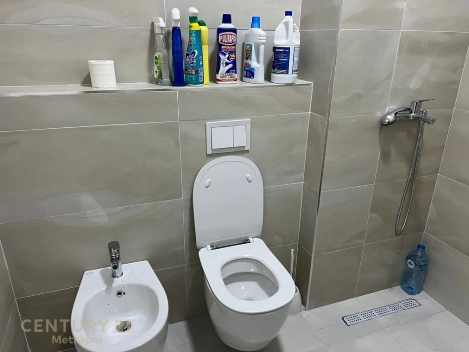 Tirane, jepet me qera 2+1 Kati 4, 100 m² 500 € (Rruga Kongresi i Manastirit)