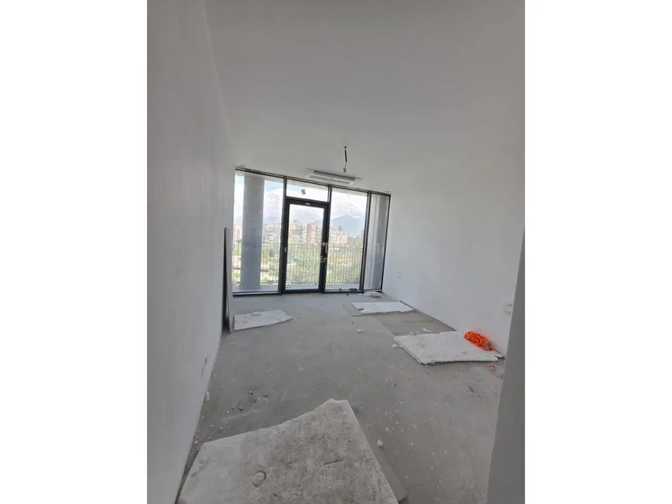 Tirane, jap me qera ambjent biznesi+POST PARKIMI , 187 m² 2.000 € (Lake View Residences, Liqeni i Tiranës)