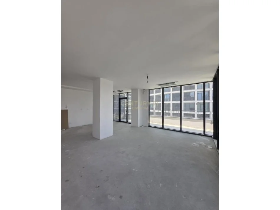 Tirane, jap me qera ambjent biznesi+POST PARKIMI , 187 m² 2.000 € (Lake View Residences, Liqeni i Tiranës)