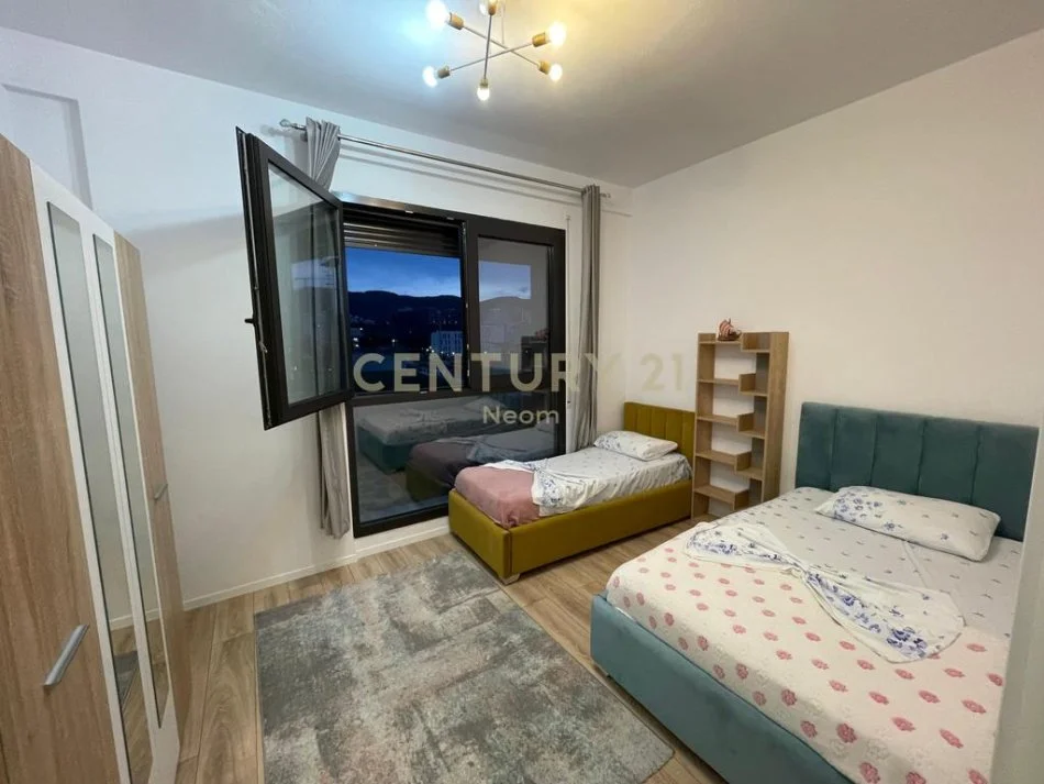 Tirane, jepet me qera apartament 2+1 Kati 3, 115 m² 1.500 € (Rruga Kosovareve)