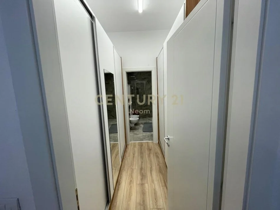 Tirane, jepet me qera apartament 2+1 Kati 3, 115 m² 1.500 € (Rruga Kosovareve)