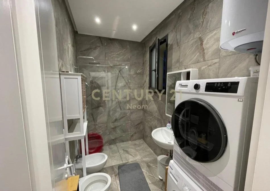 Tirane, jepet me qera apartament 2+1+Ballkon Kati 3, 115 m² 1.500 € (Rruga e Kosovareve)