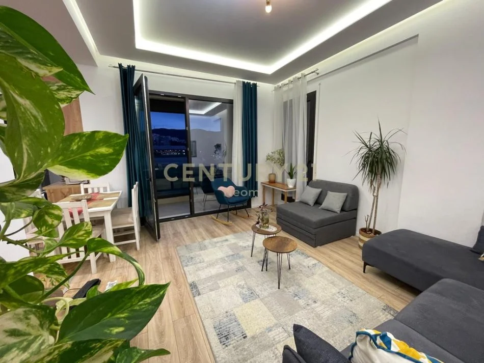 Tirane, jap me qera apartament 2+1+2+POST PARKIMI, 115 m² 1.500 € (Rruga e Kosovarëve)