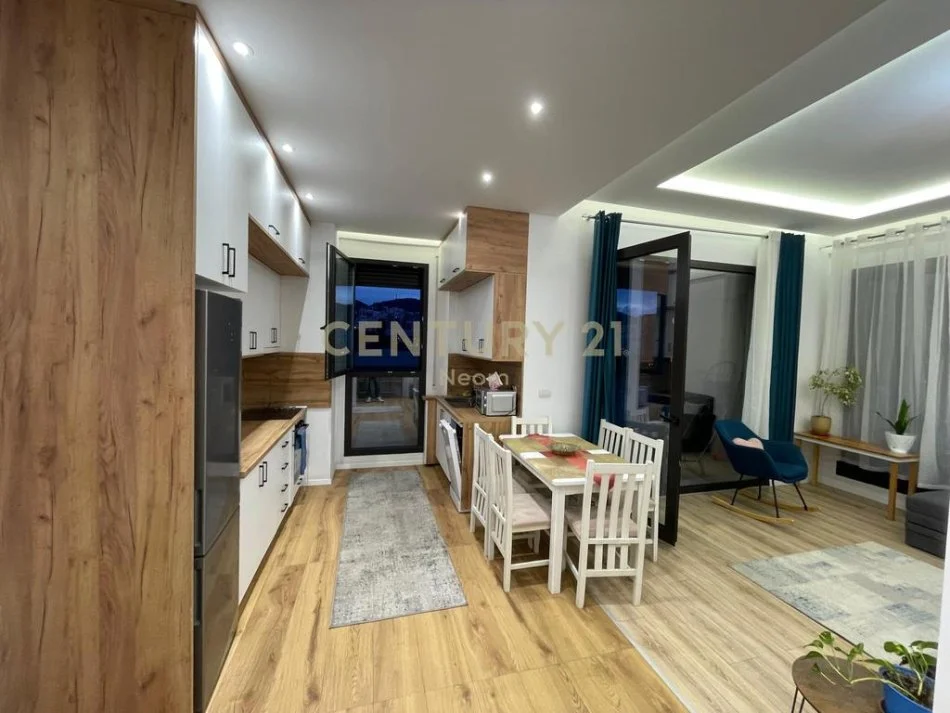 Tirane, jepet me qera apartament 2+1 Kati 3, 115 m² 1.500 € (Rruga e Kosovareve)