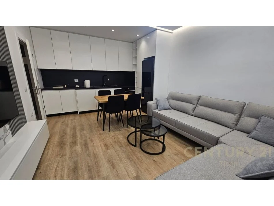 Tirane, jepet me qera apartament 2+1 Kati 6, 95 m² 700 € 