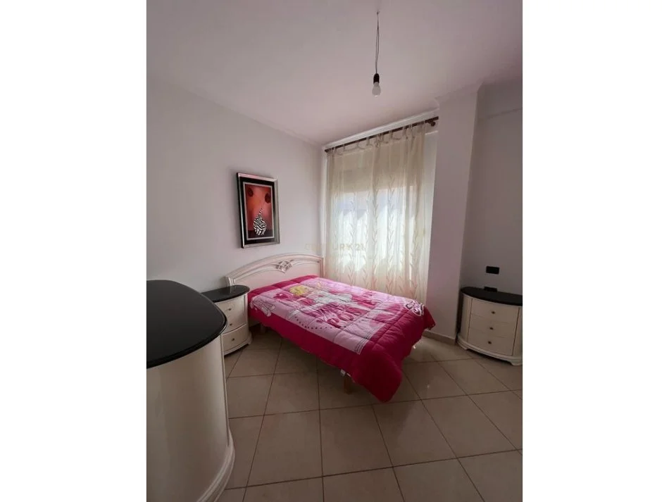 Tirane, jepet me qera apartament 3+1 Kati 8, 96 m² 500 € 