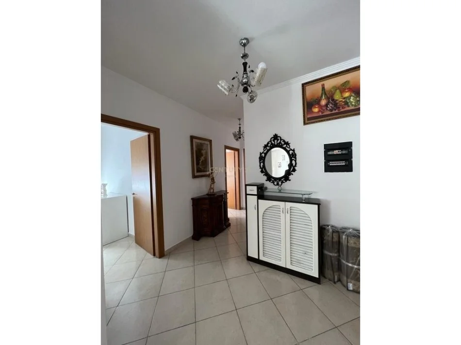 Tirane, jepet me qera apartament 3+1 Kati 8, 96 m² 500 € 