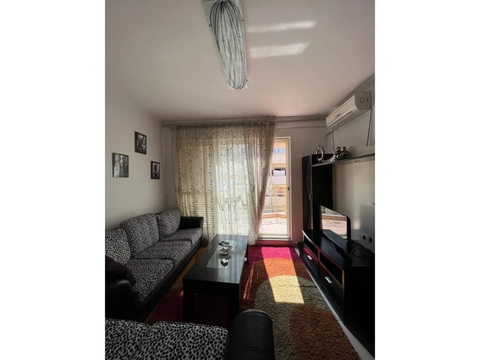 Tirane, jepet me qera apartament 3+1 Kati 8, 96 m² 500 € 