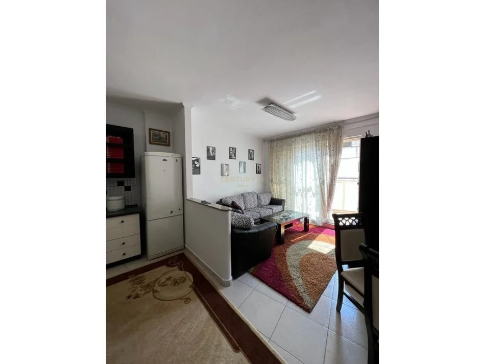 Tirane, jepet me qera apartament 3+1 Kati 8, 96 m² 500 € 