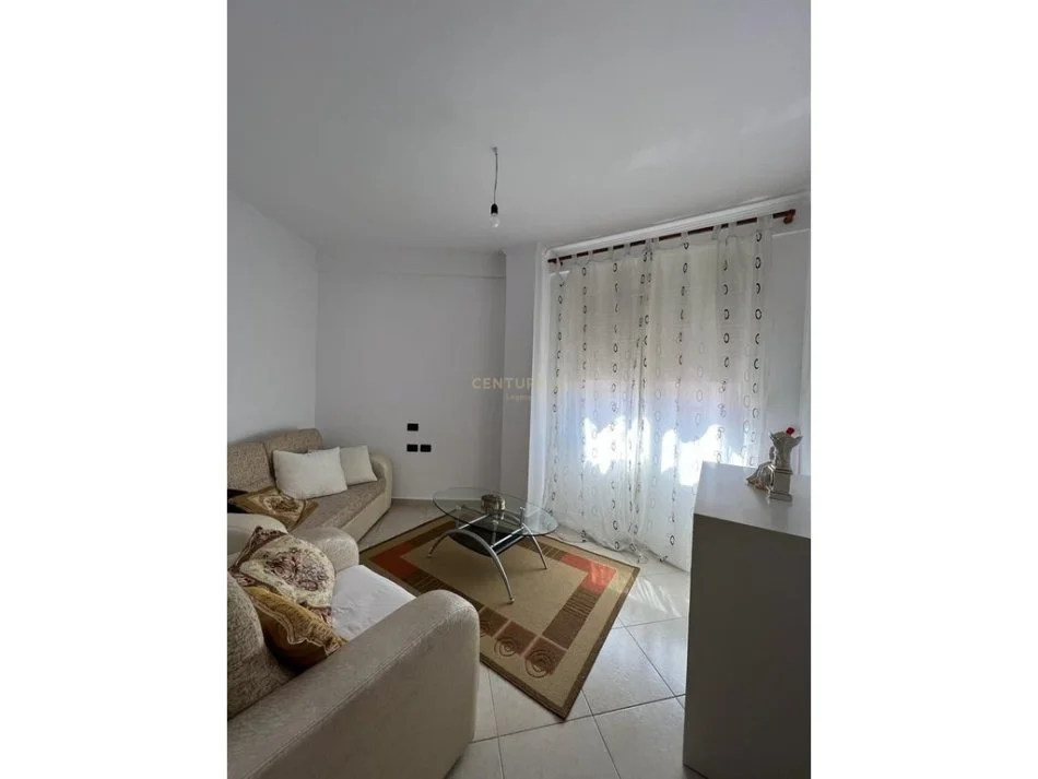 Tirane, jepet me qera apartament 3+1 Kati 8, 96 m² 500 € 