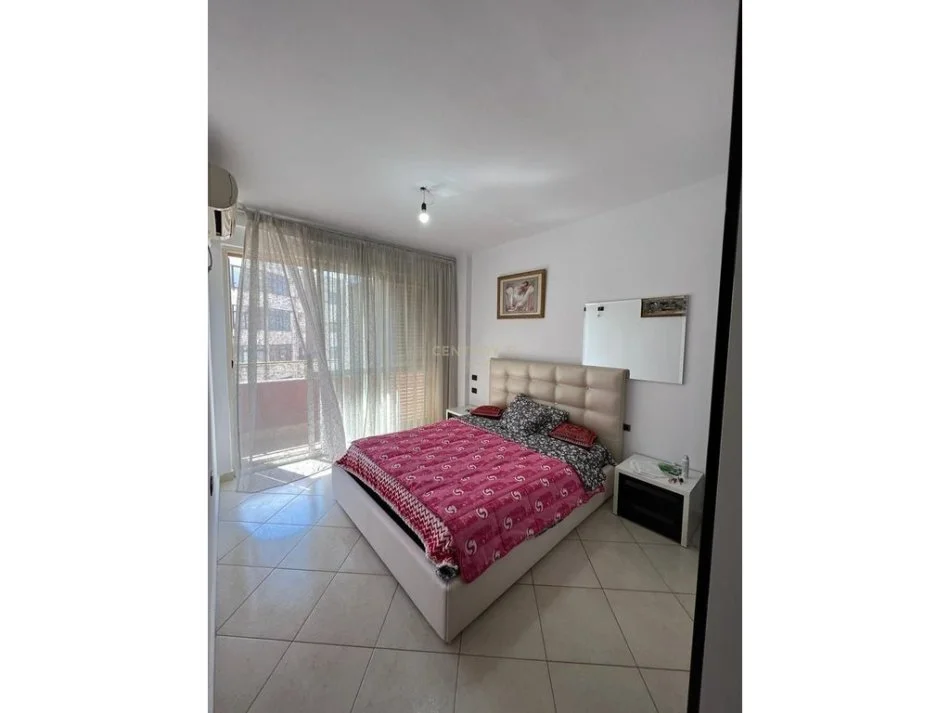 Tirane, jepet me qera apartament 3+1 Kati 8, 96 m² 500 € 