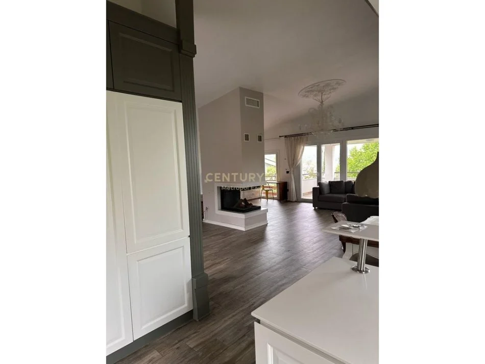 Tirane, jepet me qera Vile 3+1+Aneks+Ballkon Kati 2, 488 m² 2.700 € (Rruga Seit Teqja)