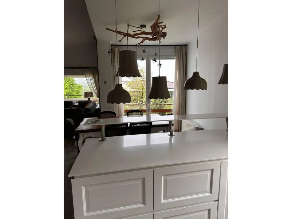 Tirane, jepet me qera Vile 3+1+Aneks+Ballkon Kati 2, 488 m² 2.700 € (Rruga Seit Teqja)