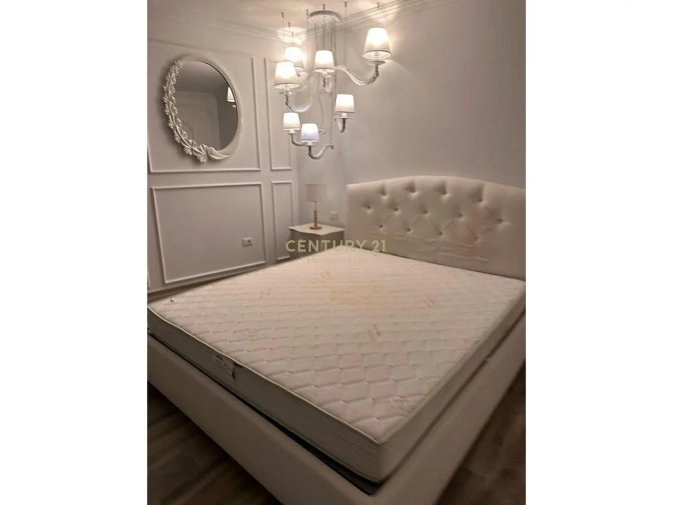 Tirane, jepet me qera Vile 3+1+Aneks+Ballkon Kati 2, 488 m² 2.700 € (Rruga Seit Teqja)