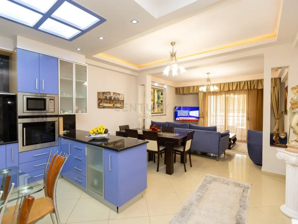 Vlore, shitet apartament 2+1 Kati 8, 122 m² 210.000 € (Skele)