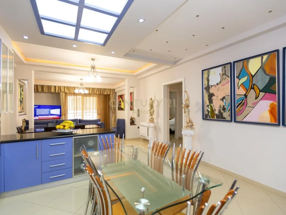 Vlore, shitet apartament 2+1 Kati 8, 122 m² 210.000 € (Skele)