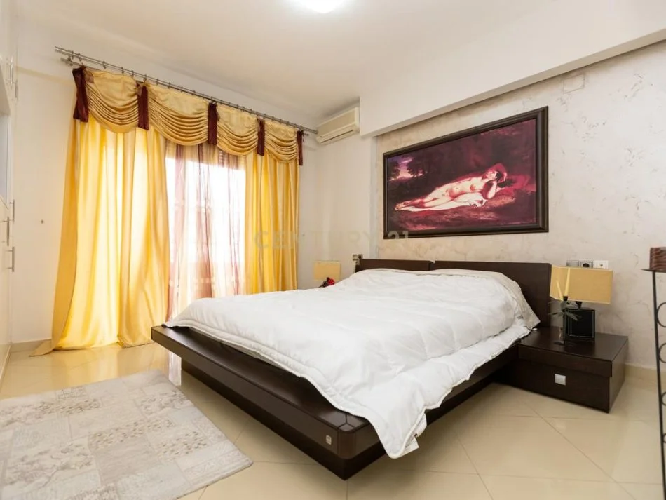 Vlore, shitet apartament 2+1 Kati 8, 122 m² 210.000 € (Skele)