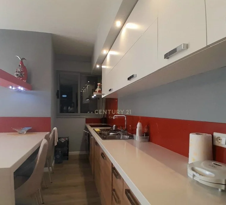 Vlore, shitet apartament 2+1 Kati 4, 125 m² 150.000 € (Rruga e re)