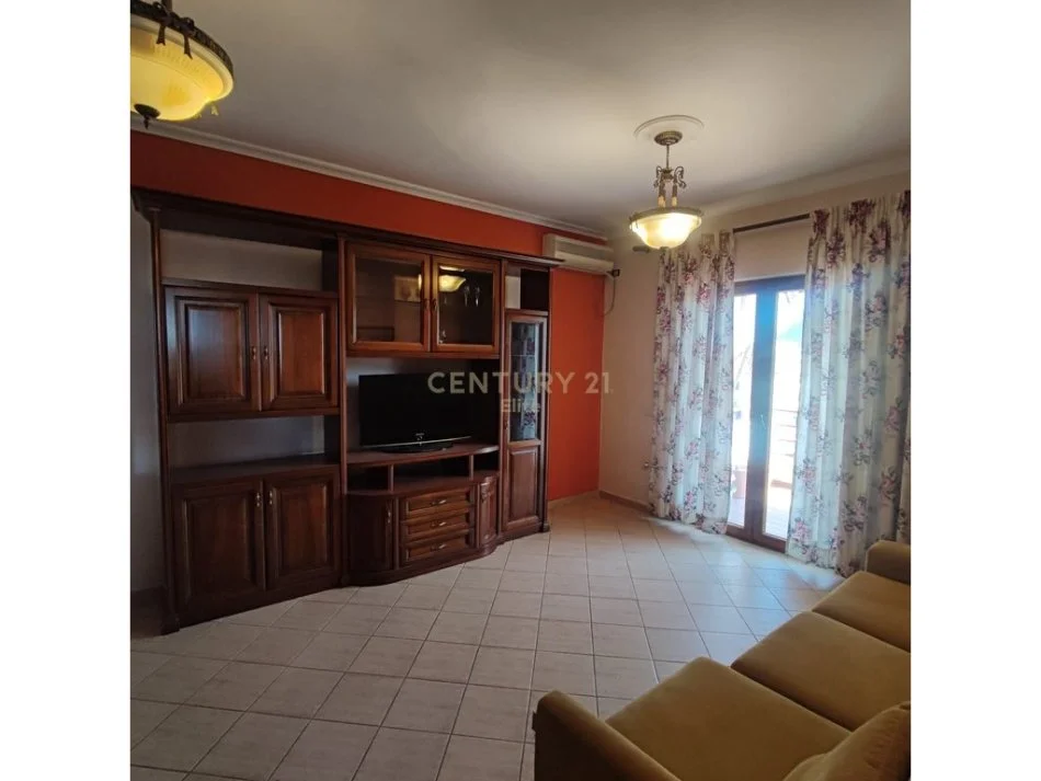 Tirane, jepet me qera apartament 2+1 Kati 10, 100 m² 600 € (Rruga e Kavajes)