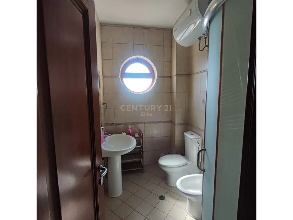 Tirane, jepet me qera apartament 2+1 Kati 10, 100 m² 600 € (Rruga e Kavajes)