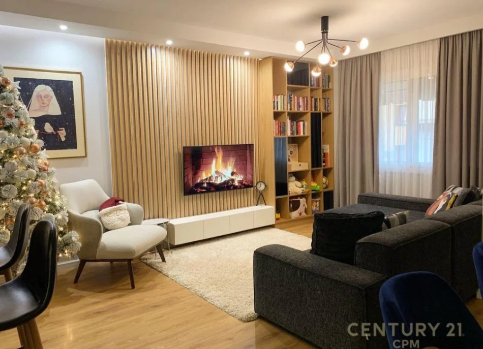 Tirane, jepet me qera apartament 2+1+Ballkon Kati 4, 100 m² 800 € (Komuna e Parisit)