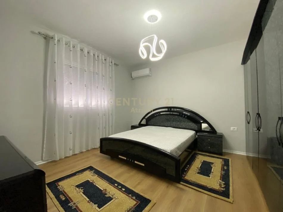 Tirane, jepet me qera apartament 3+1 Kati 2, 100 m² 600 € (Oxhaku)
