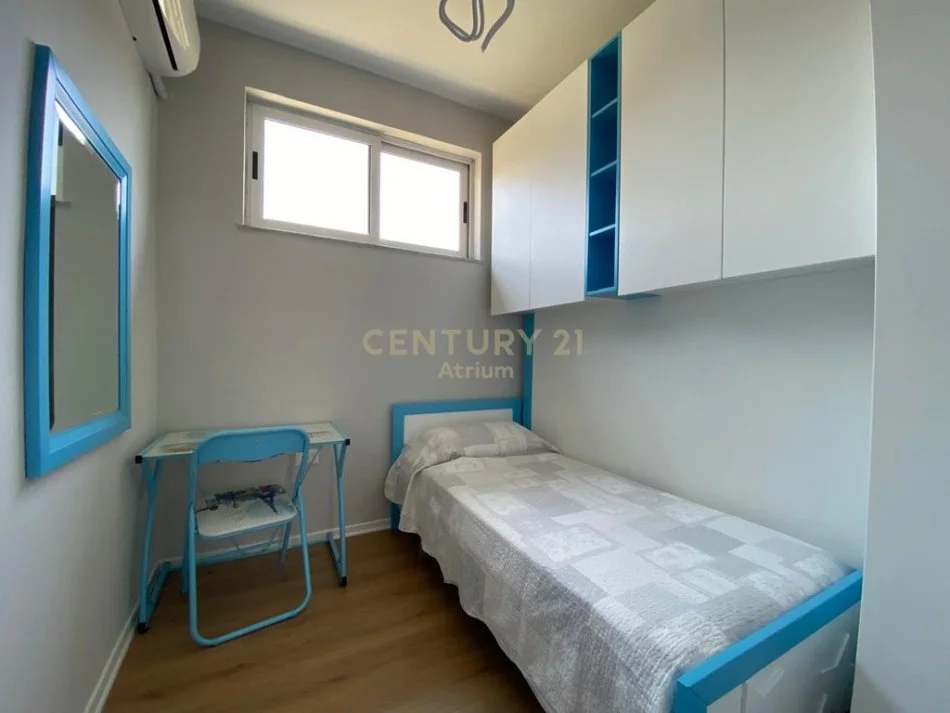 Tirane, jepet me qera apartament 3+1 Kati 2, 100 m² 600 € (Oxhaku)
