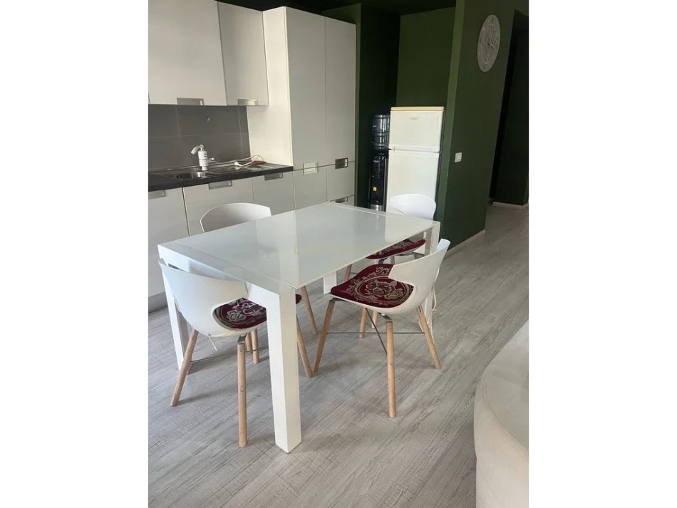 Tirane, jepet me qera apartament 2+1 Kati 10, 120 m² 700 € (Bulevardi i Ri)