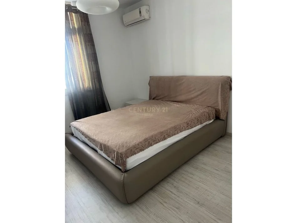 Tirane, jepet me qera apartament 2+1 Kati 10, 120 m² 700 € (Bulevardi i Ri)