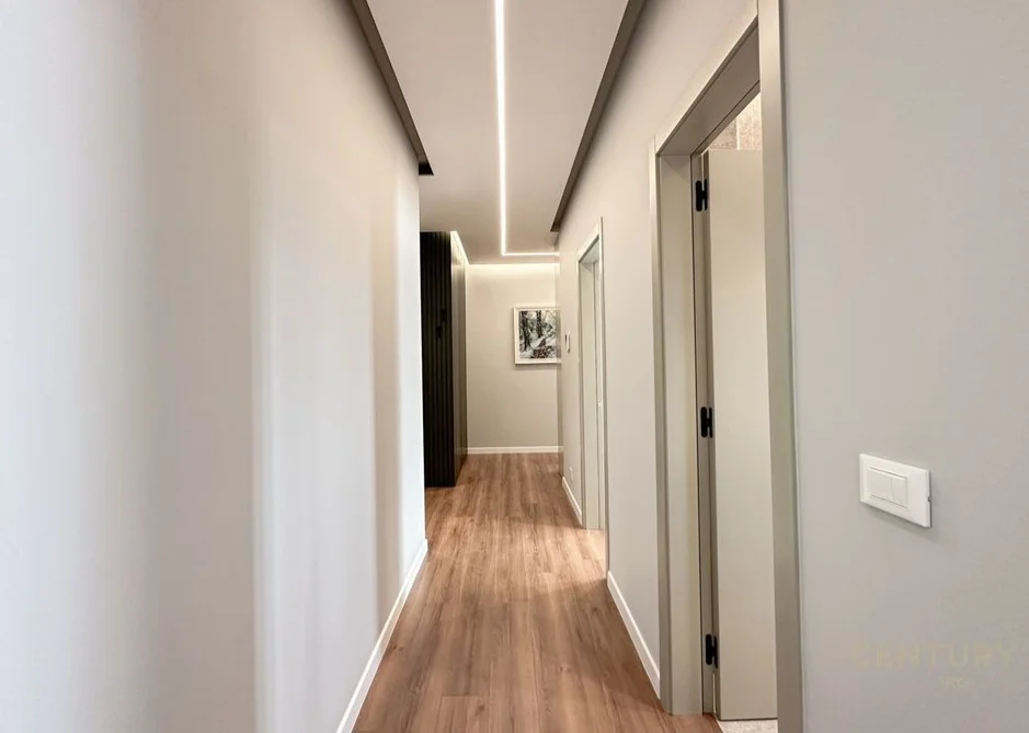 Tirane, jepet me qera apartament 2+1+Ballkon Kati 4, 102 m² 1.000 € (Zogu i Zi)