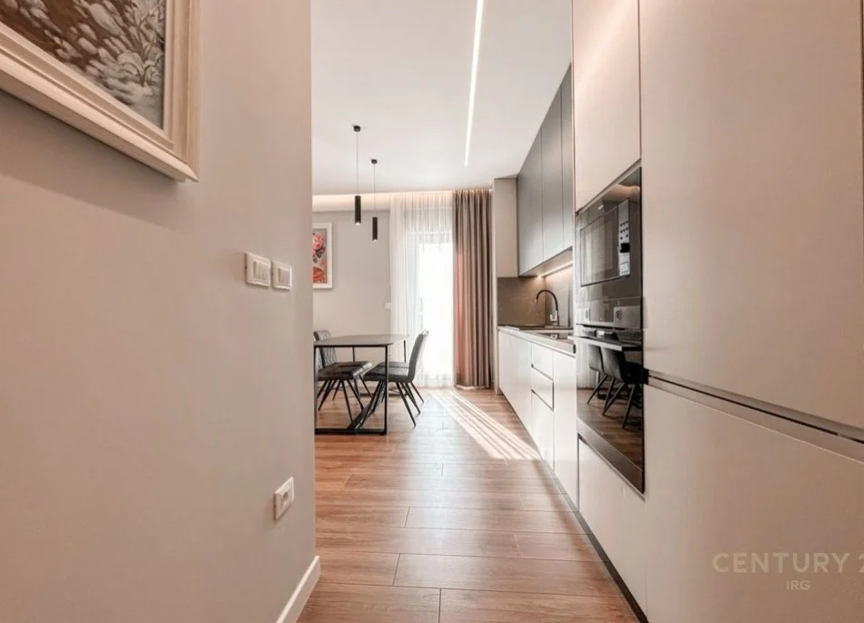 Tirane, jepet me qera apartament 2+1+Ballkon Kati 4, 102 m² 1.000 € (Zogu i Zi)