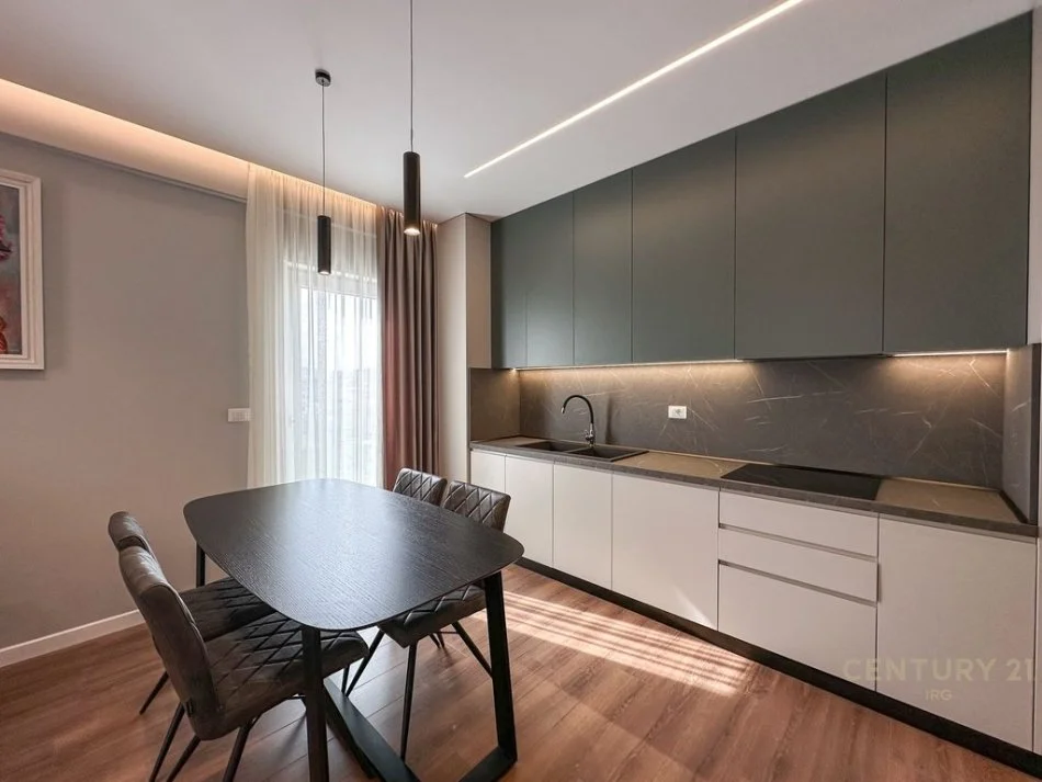 Tirane, jepet me qera apartament 2+1 Kati 4, 120 m² 1.000 € (rruga muhamet gjollesha)